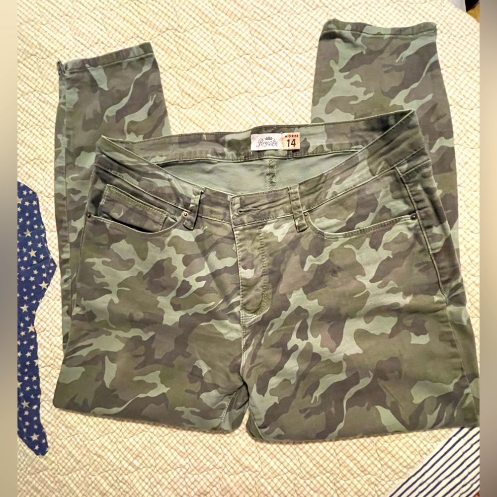 Royalty For Me , Camo , sz. 14 mid rise pants